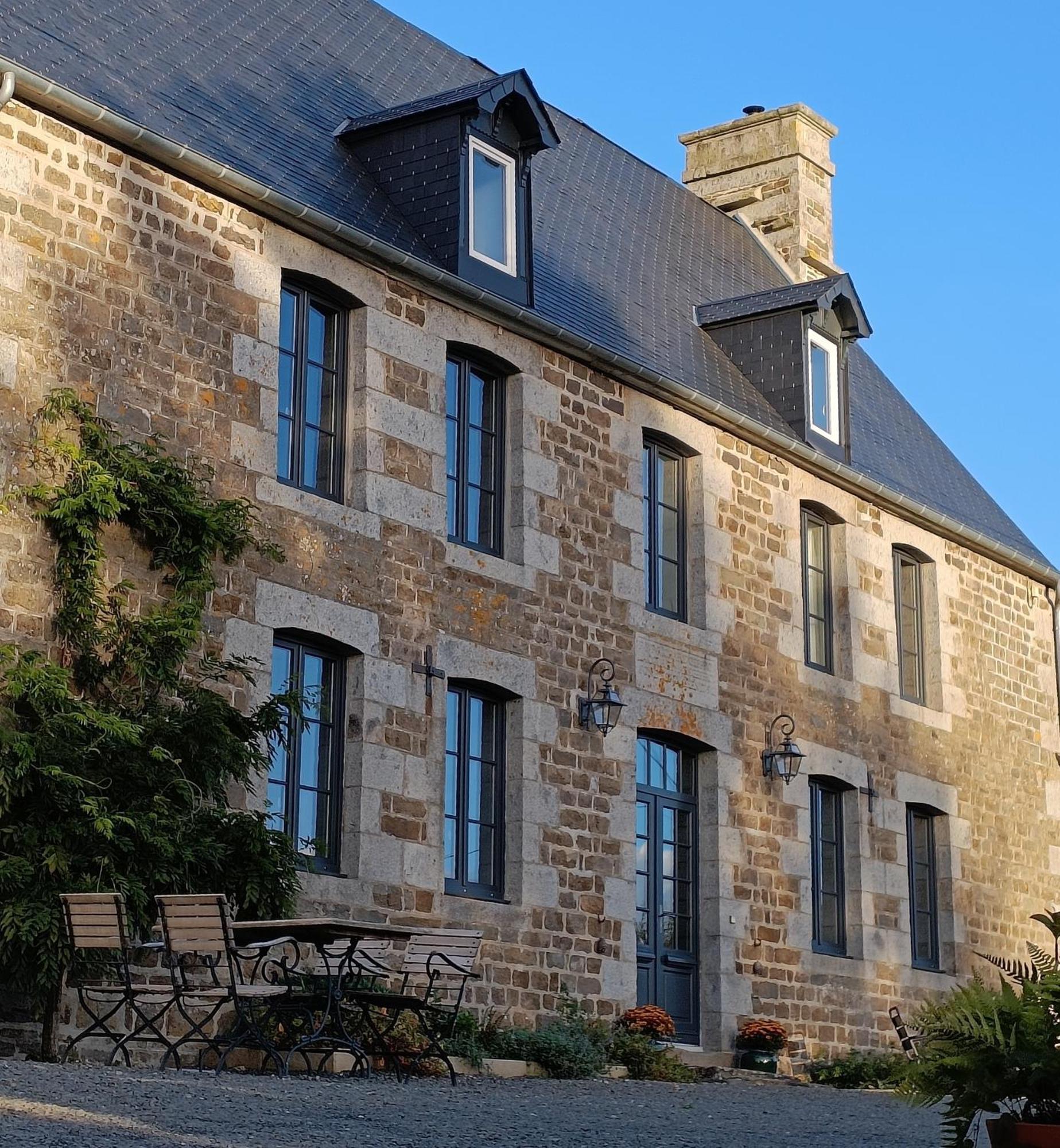 La Theresienne Pleines-Oeuvres Exterior foto